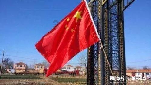 不知道为什么，吃饭不喜欢去人多的地方，洗头不喜欢去人多的地方，看到人多，我立马就走，这是什么病啊？